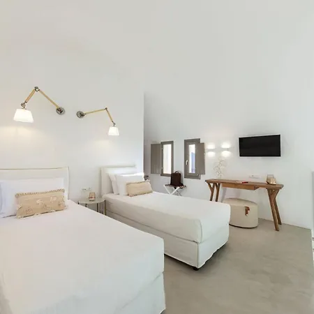 Megalochori Santorini House *