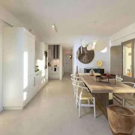 Megalochori Santorini House *