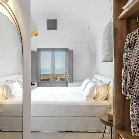Megalochori Santorini House *